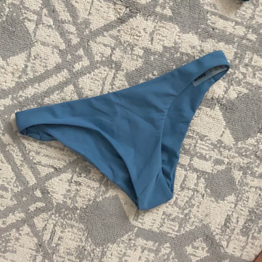 NWT Blue Ruffle Bikini - Picture 3 of 14